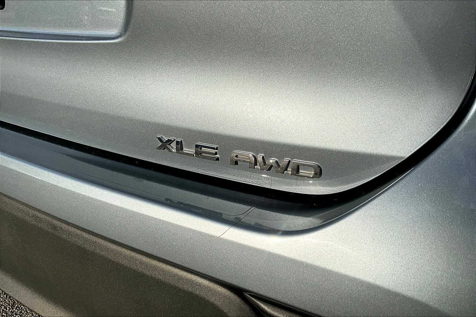 2022 Toyota Highlander XLE photo 9