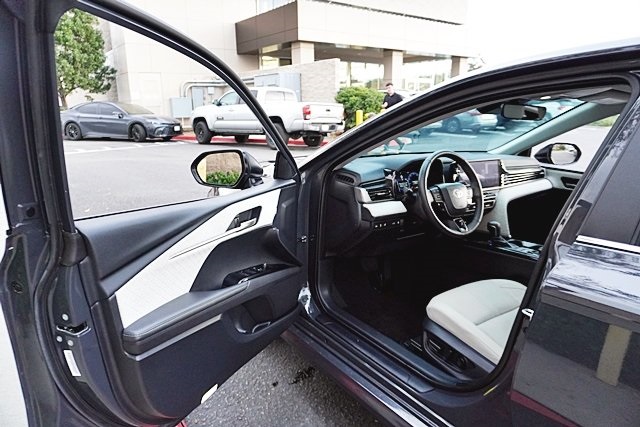 Used 2025 Gray Toyota XLE image 34