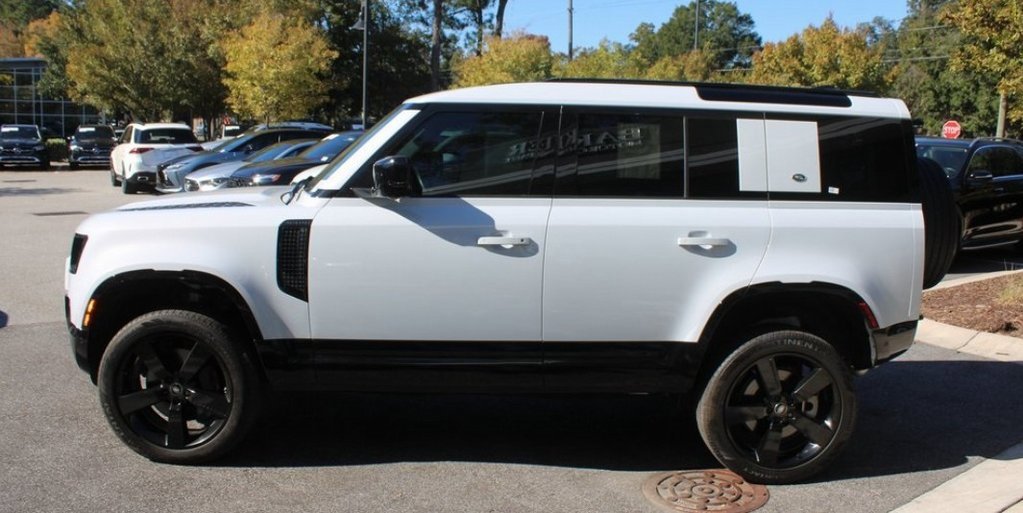 2023 LAND ROVER DEFENDER - Image 1