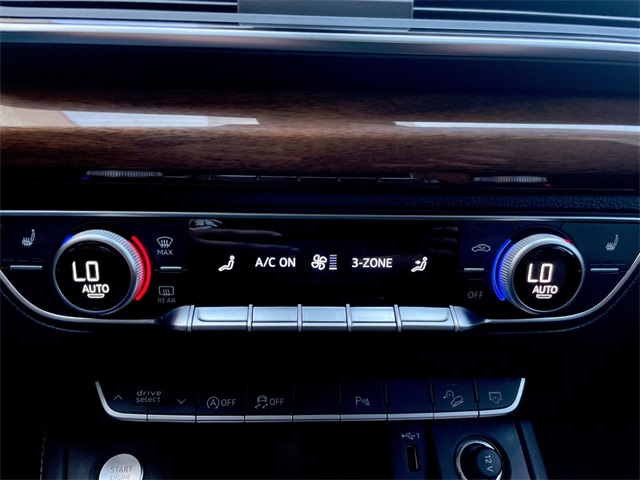 2022 Audi Q5 45 S line Premium photo 9