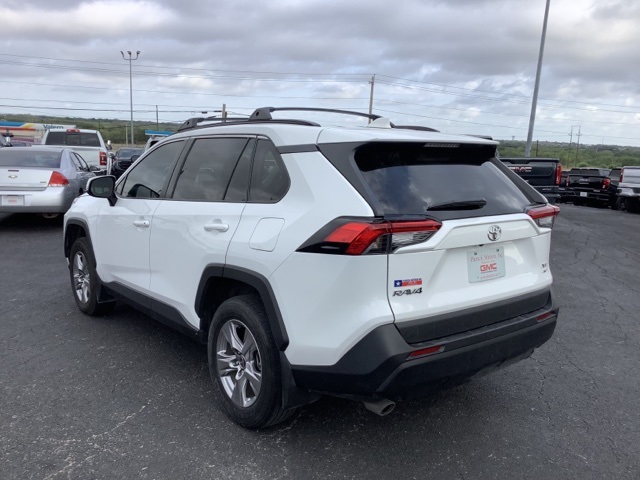2022 Toyota RAV4 XLE photo 4