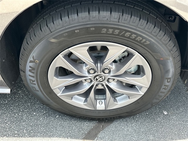 2024 Toyota Sienna XLE photo 23