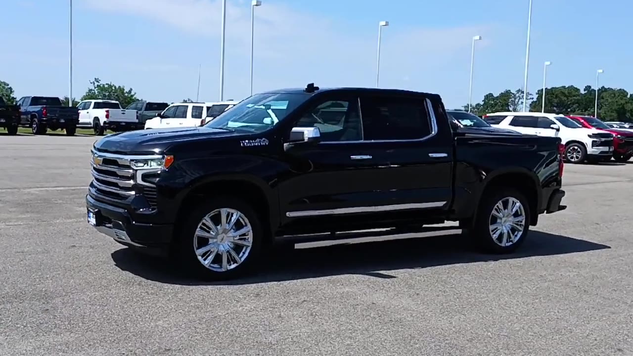 2025 Chevrolet Silverado High Country photo 4