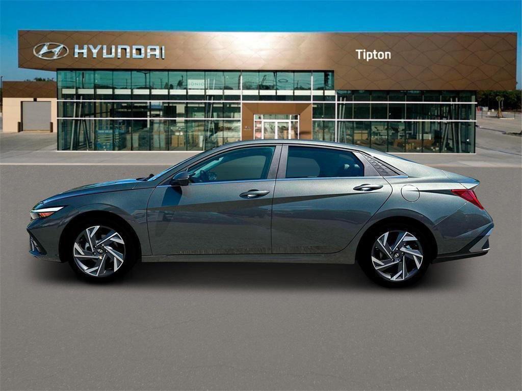 2025 Hyundai Elantra Limited photo 3