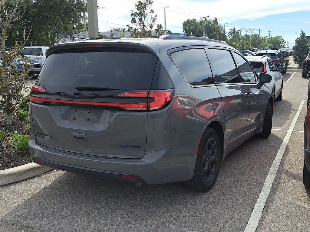 2021 Chrysler Pacifica Hybrid Touring L photo 4