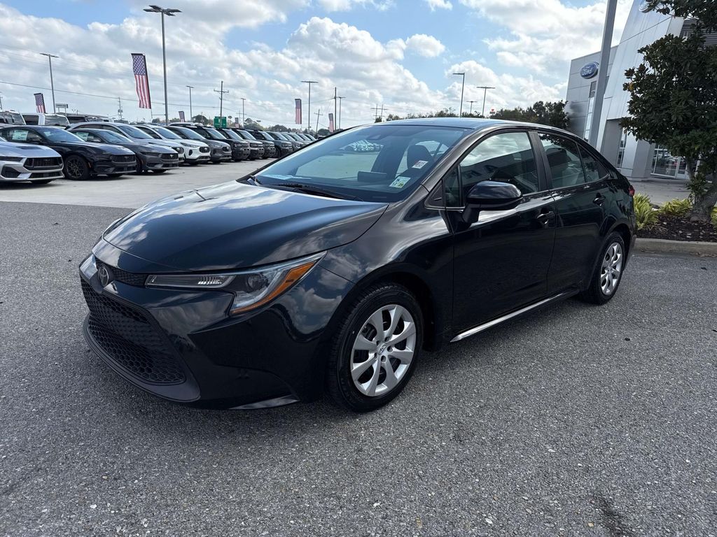 2022 Toyota Corolla LE photo 3