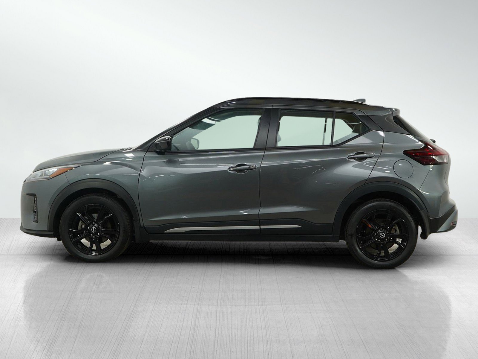Certified 2024 Nissan Kicks SR with VIN 3N1CP5DV4RL472815 for sale in Minneapolis, Minnesota