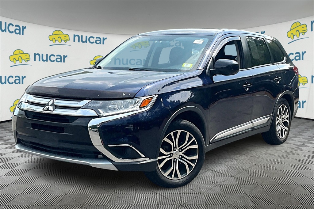 2018 Mitsubishi Outlander ES photo 2