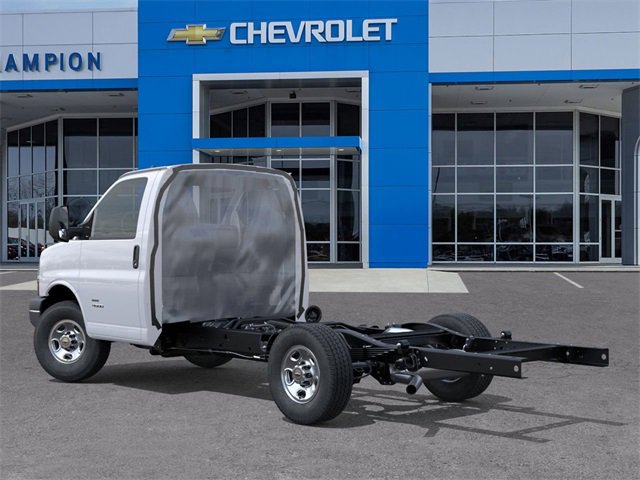 2025 Chevrolet Express Cutaway 3500 photo 3