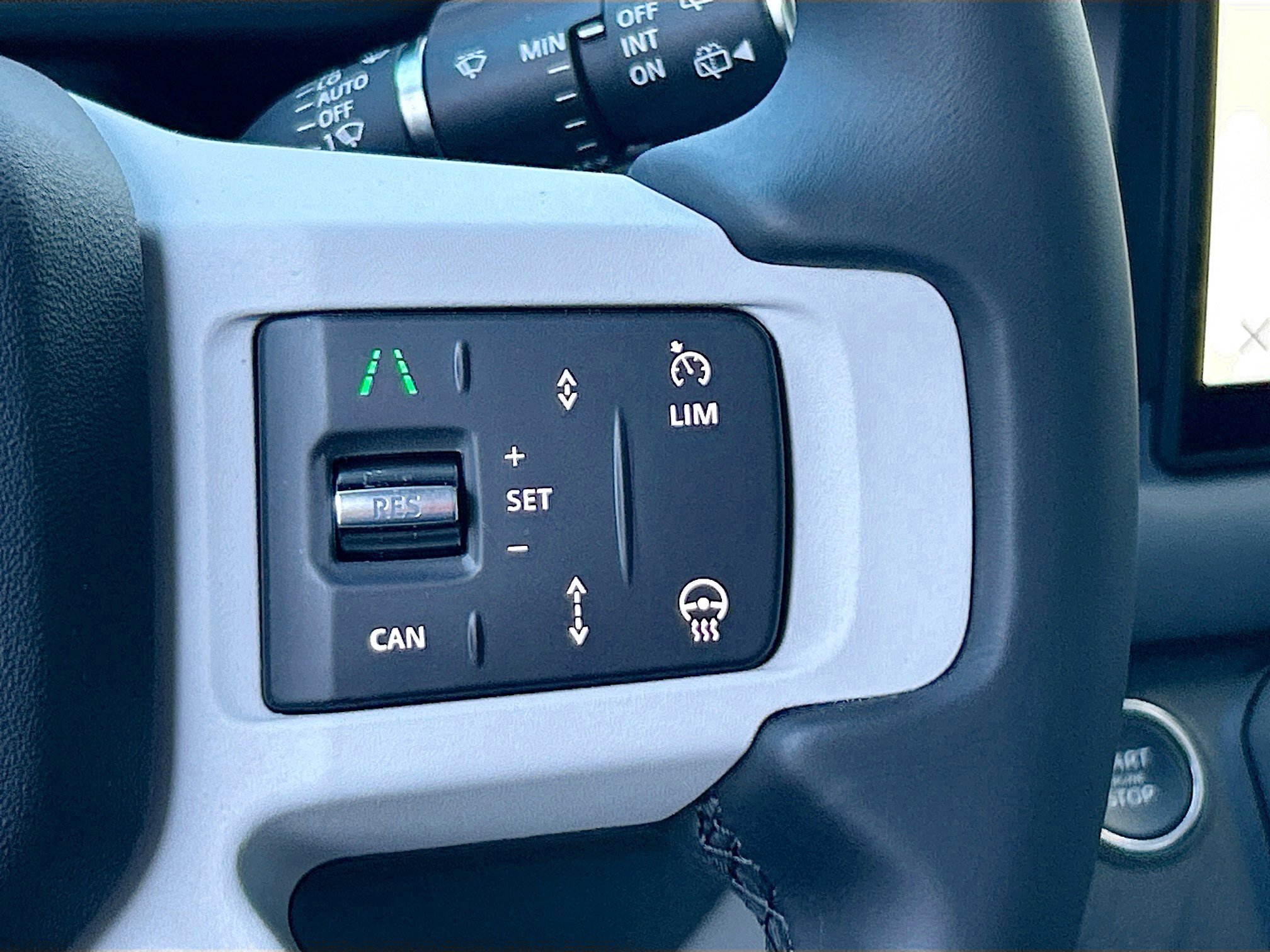 2025 Land Rover Defender 110 S photo 27