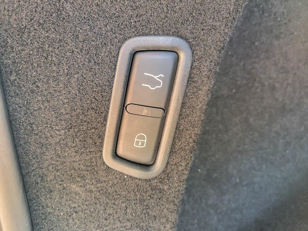 2021 Maserati Levante Base photo 21