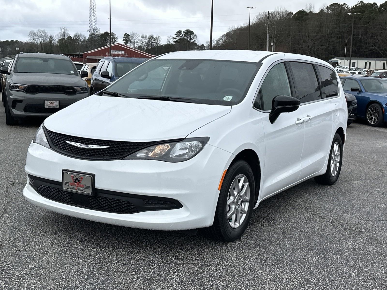 2025 Chrysler Voyager LX photo 4