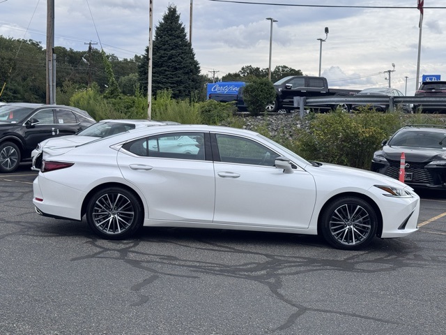2025 Lexus ES 350 photo 7