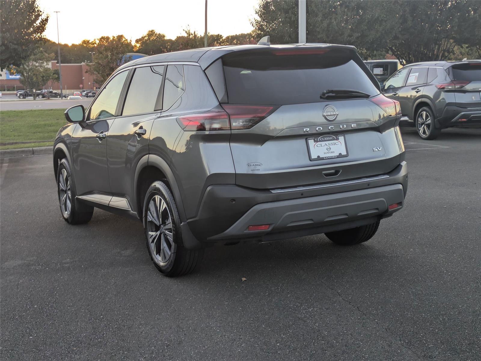 2023 Nissan Rogue SV photo 2