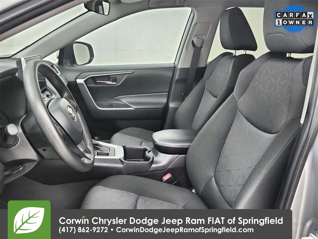 2024 Toyota RAV4 XLE photo 18
