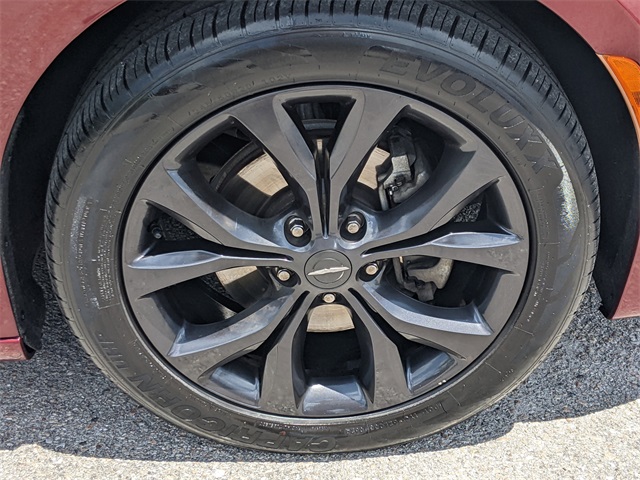2020 Chrysler Pacifica Touring photo 8