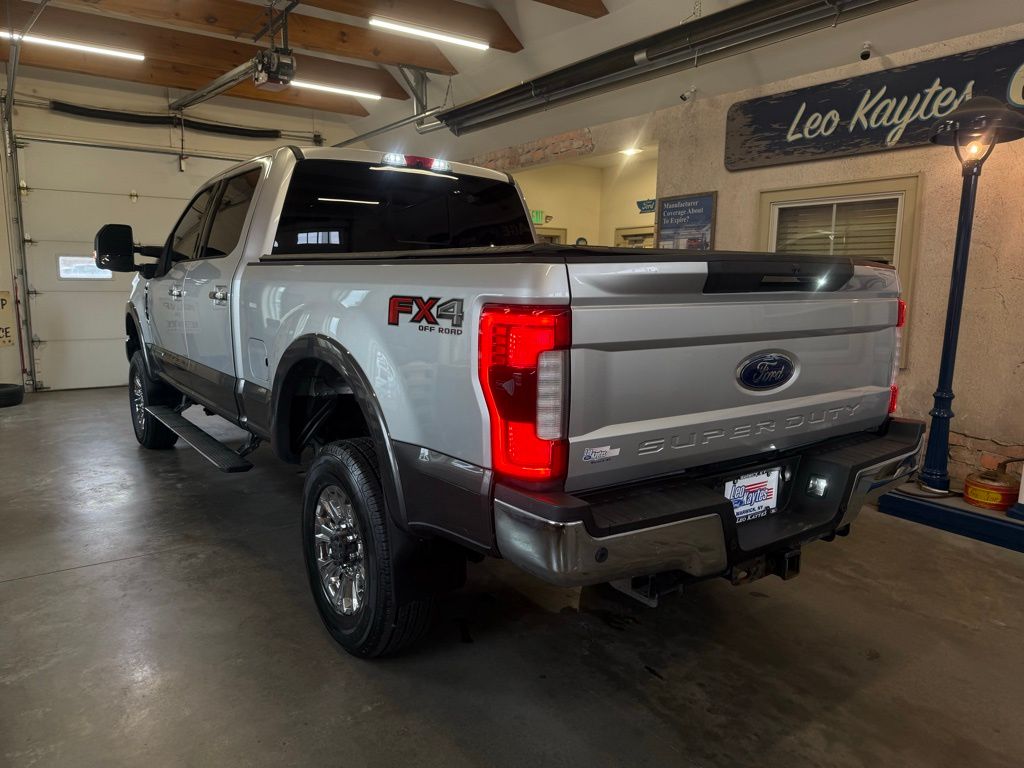 2018 Ford F-350 Lariat photo 4