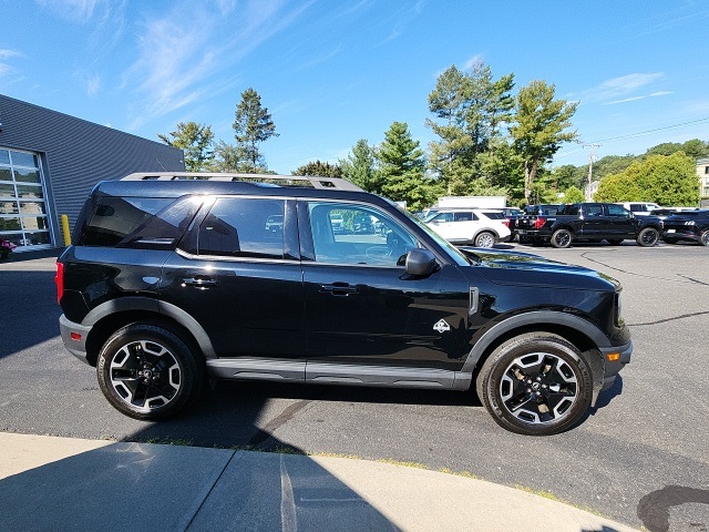 2023 Ford Bronco Sport Outer Banks photo 2