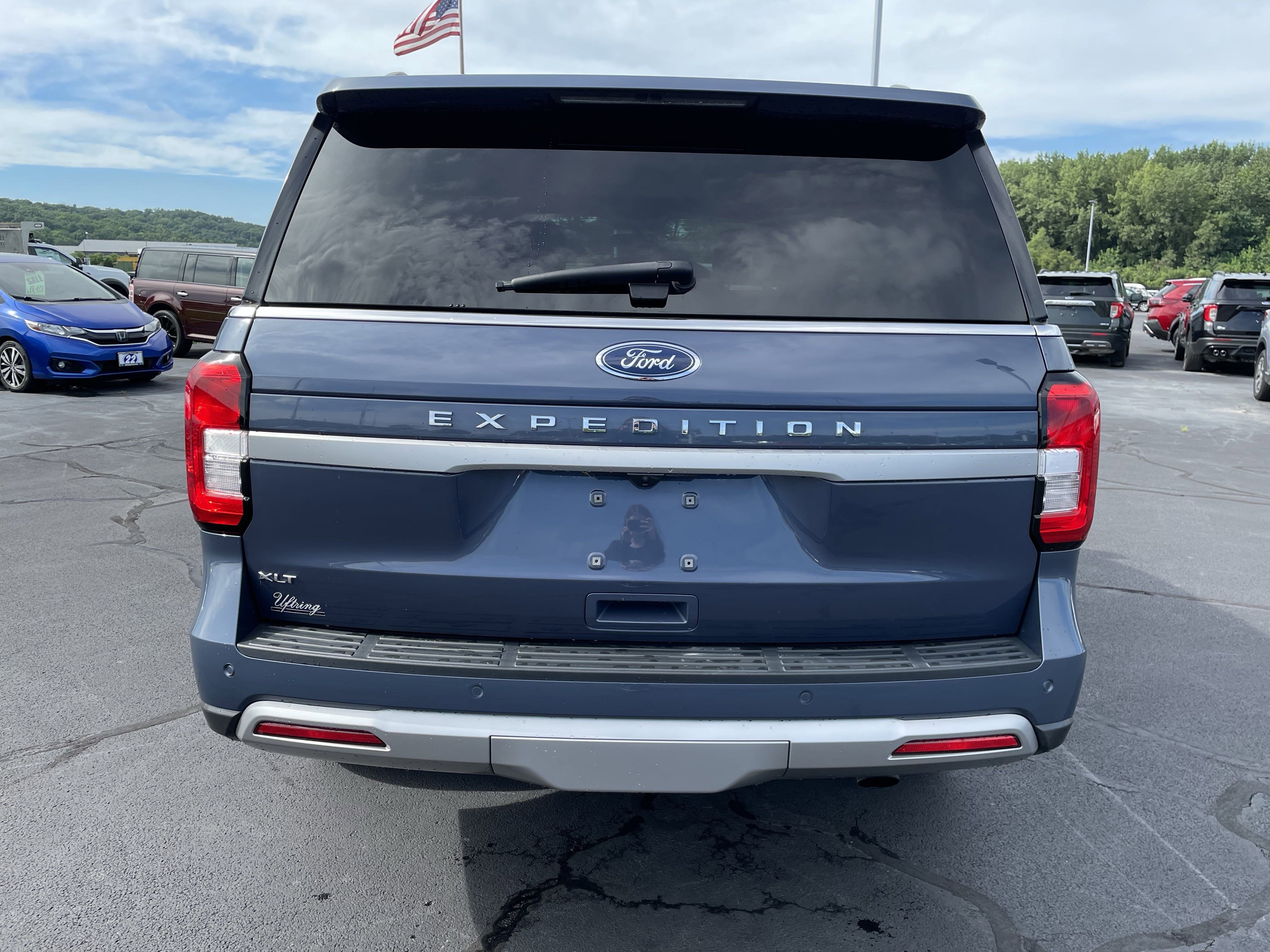 2022 Ford Expedition XLT photo 3