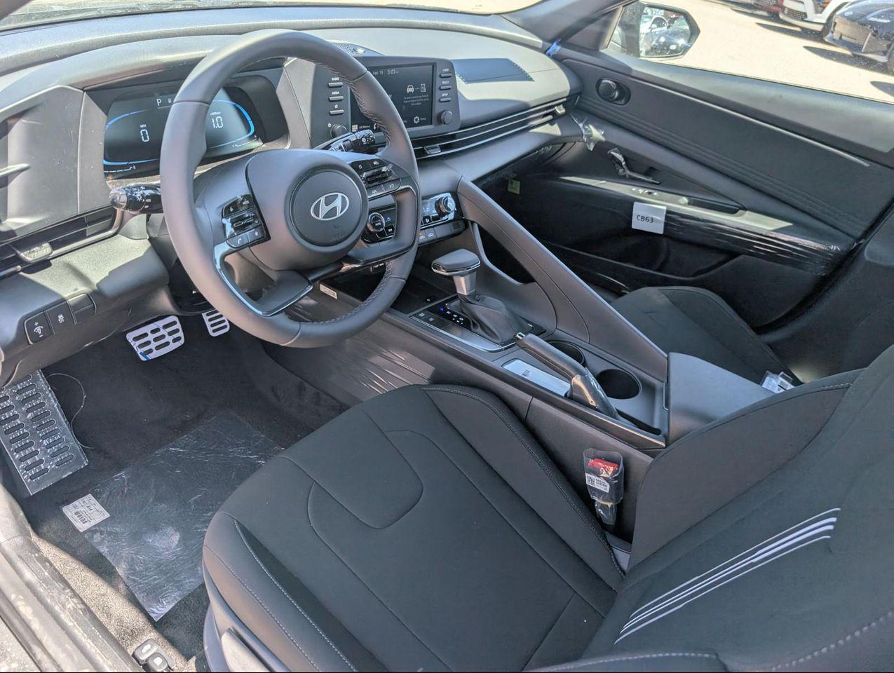 2025 Hyundai Elantra SEL Sport photo 7