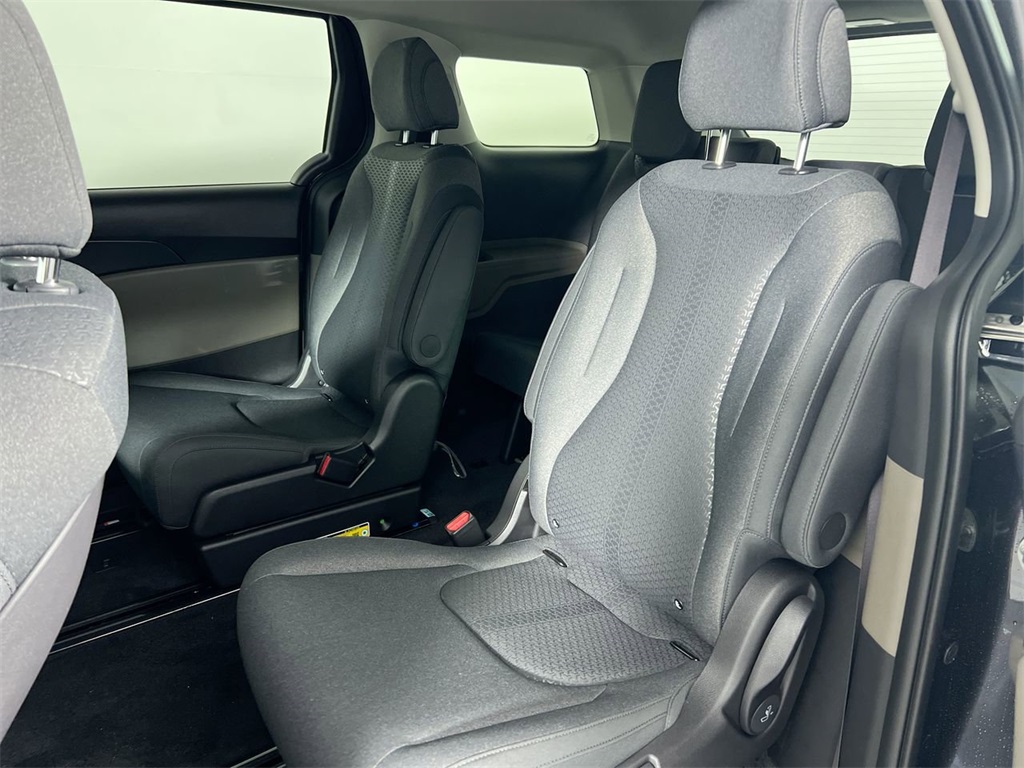 2026 Kia Carnival LX photo 27
