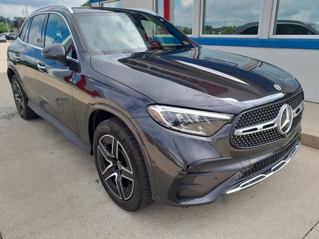 2025 Mercedes Benz GLC 300 4MATIC photo 3