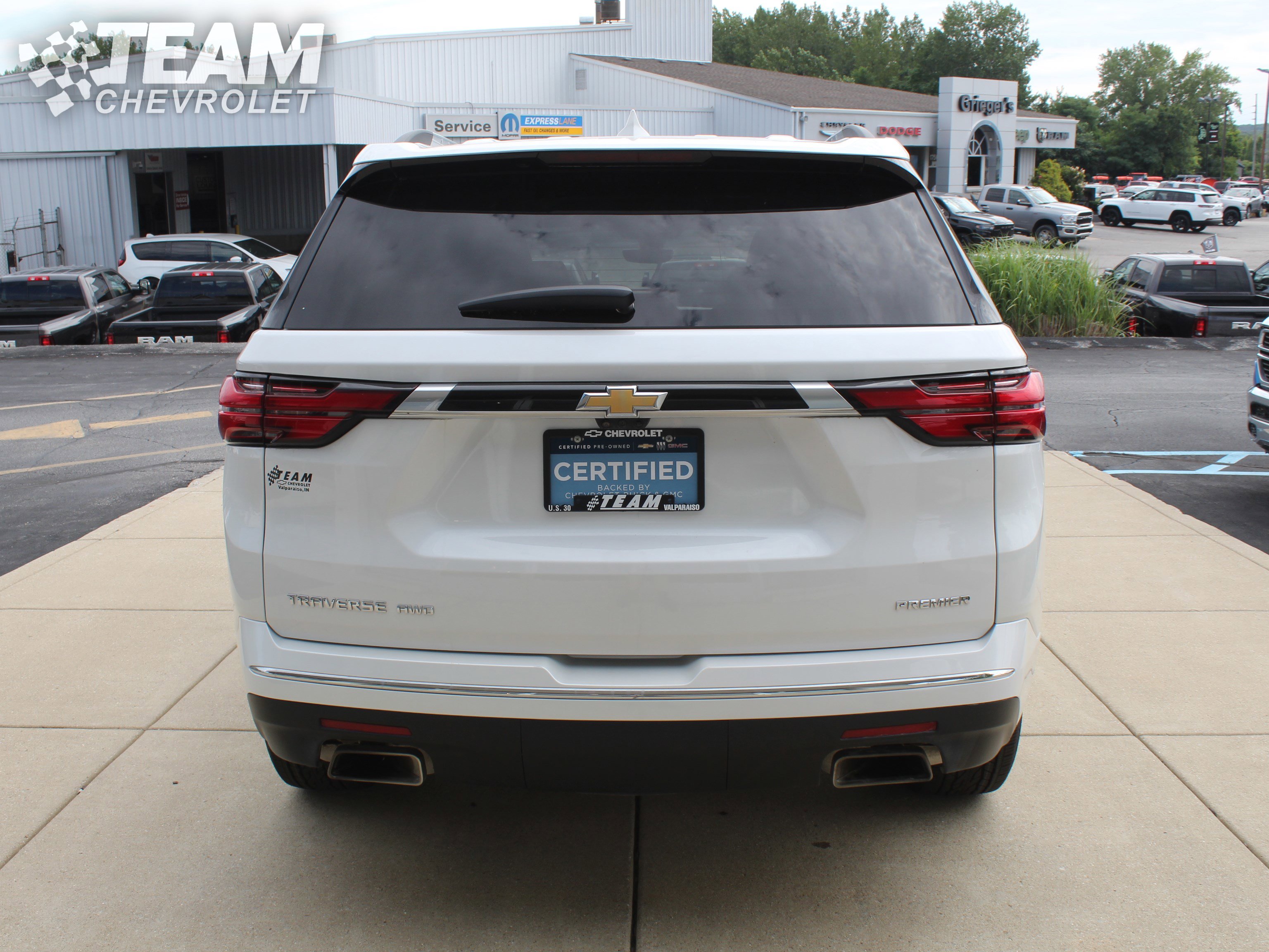 2023 Chevrolet Traverse Premier photo 3