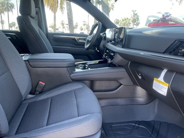 2025 Chevrolet Suburban LS photo 18