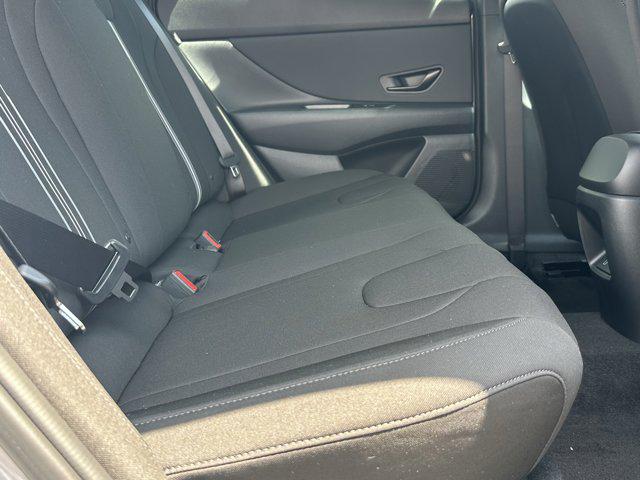 2025 Hyundai Elantra SEL Sport photo 14