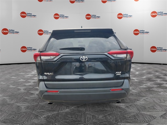 2019 Toyota RAV4 XLE photo 4