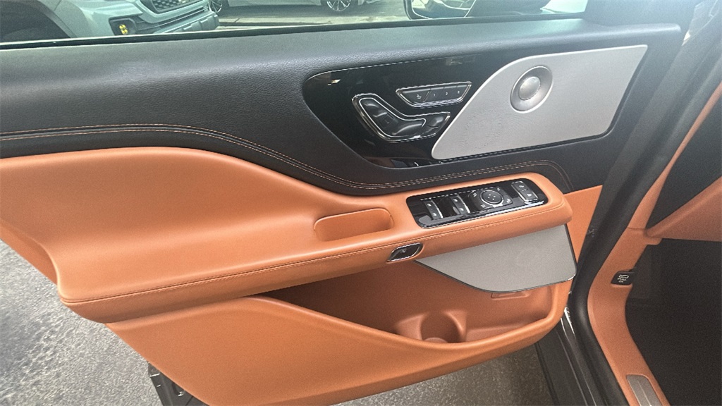 2023 Lincoln Aviator Black Label photo 6