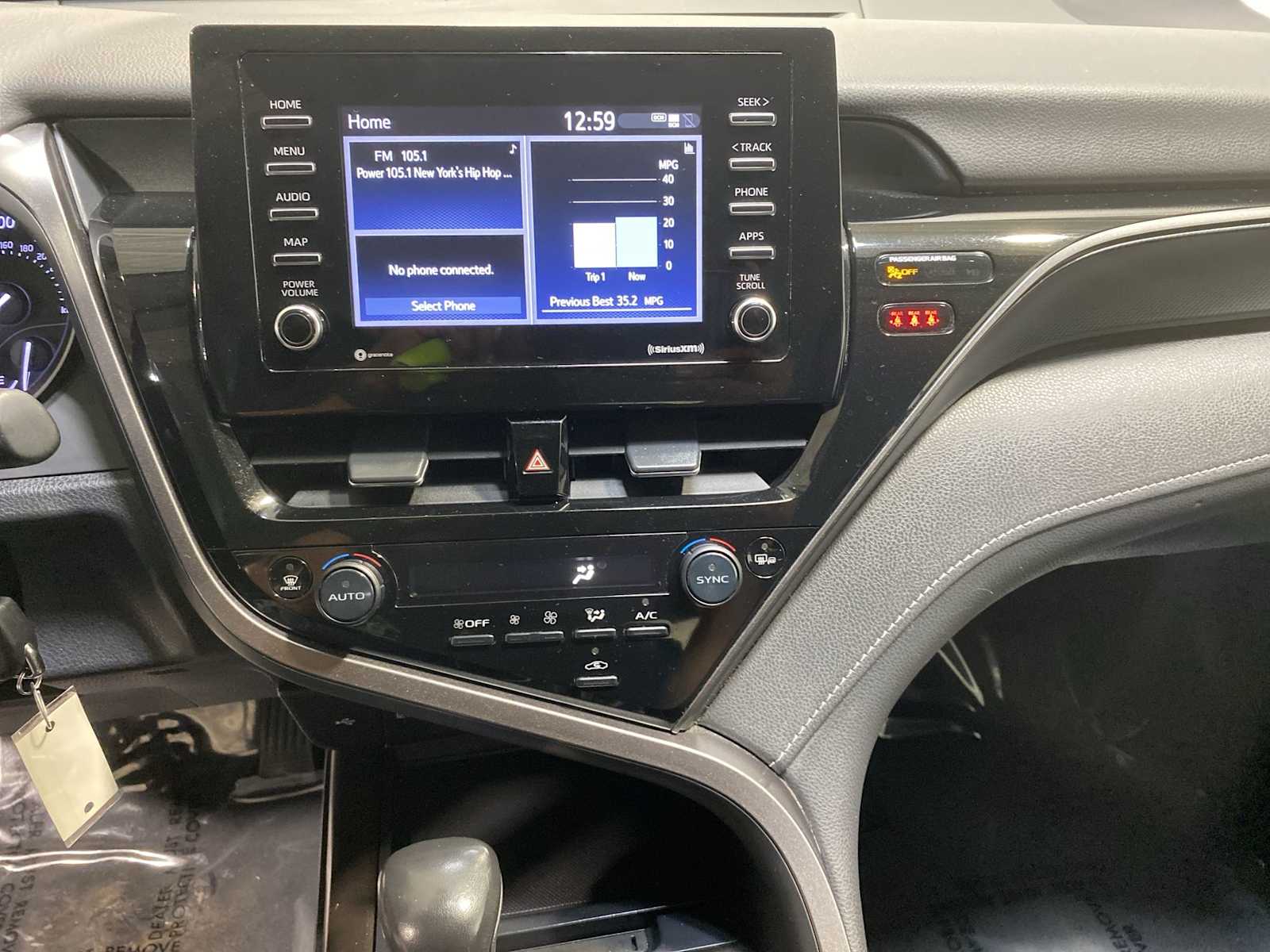 2022 Toyota Camry SE photo 15