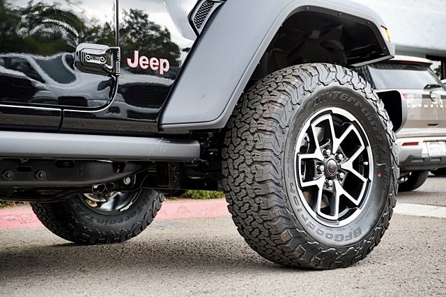 New 2025 Black Clear-Coat Exterior Paint Jeep Rubicon image 9