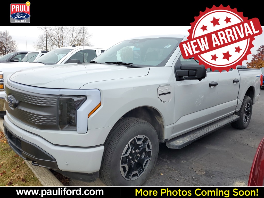 2023 Ford F-150 Lightning XLT photo 2
