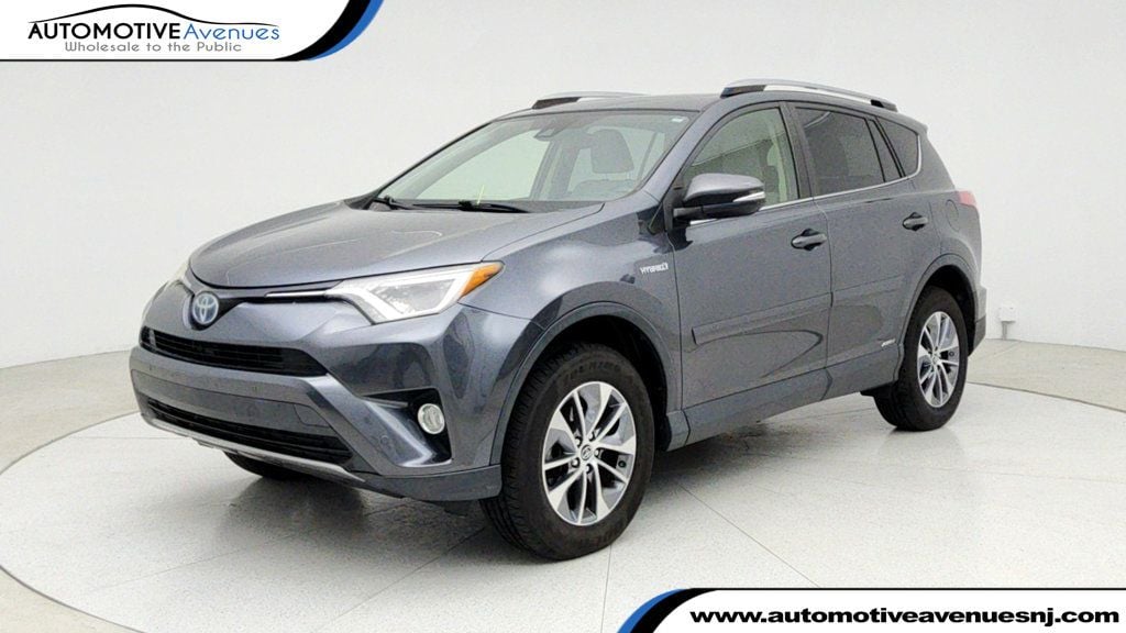 2017 Toyota RAV4 XLE's photo