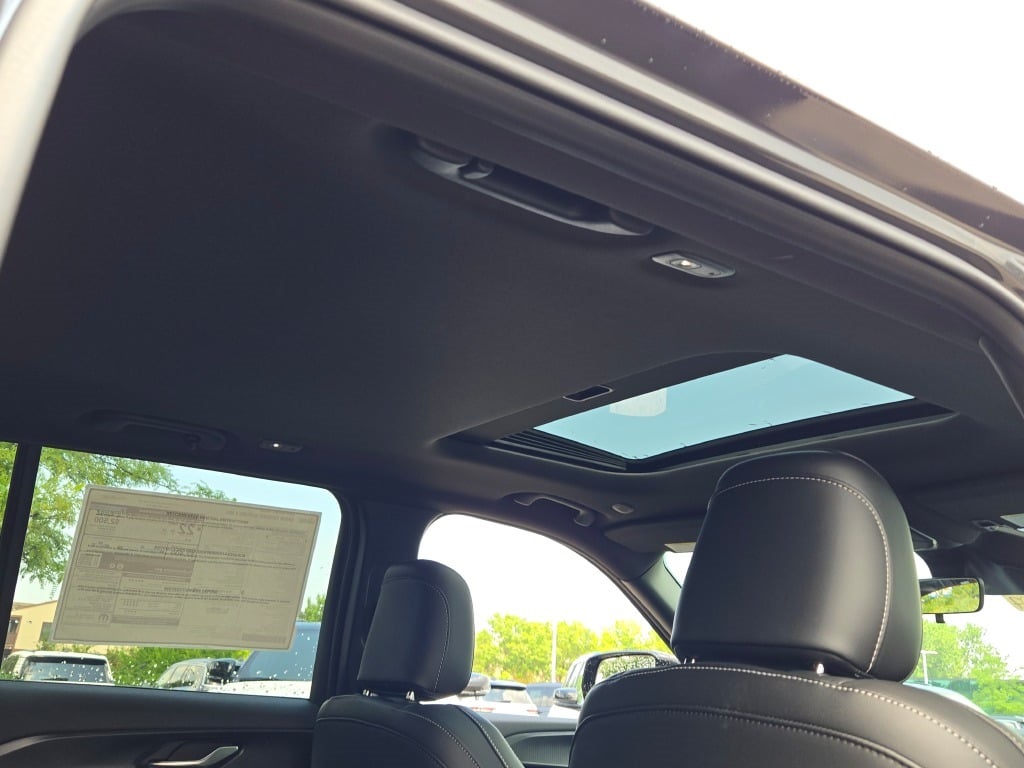 2025 Jeep Grand Cherokee Laredo photo 12