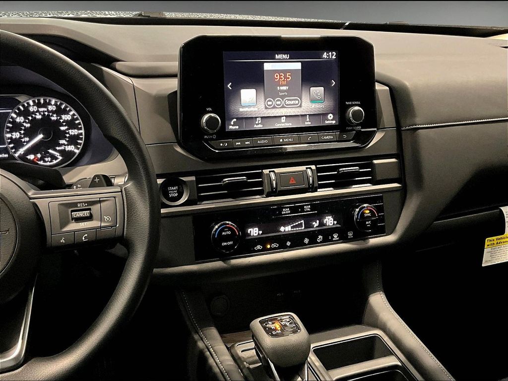 2025 Nissan Pathfinder S photo 2