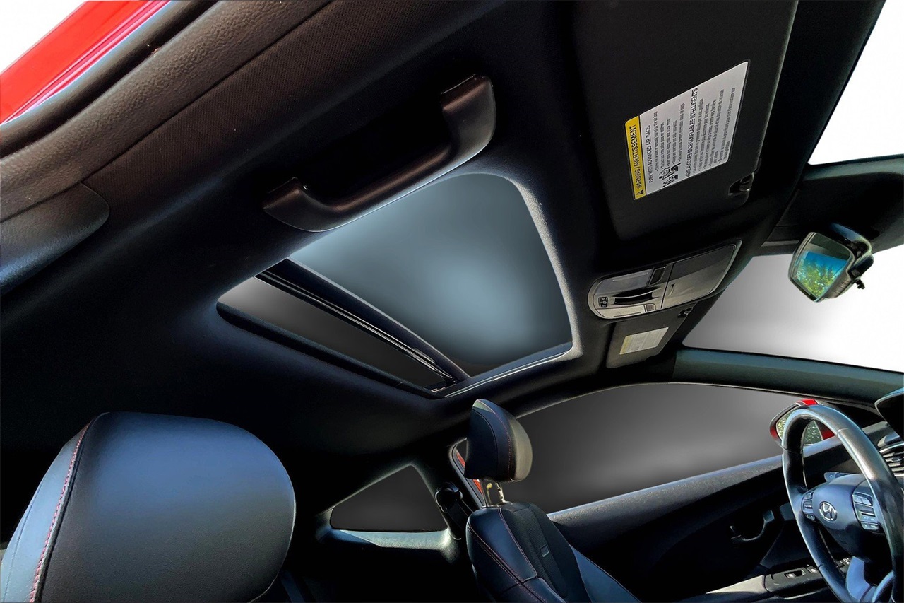 2019 Hyundai Veloster 2.0L Premium photo 14