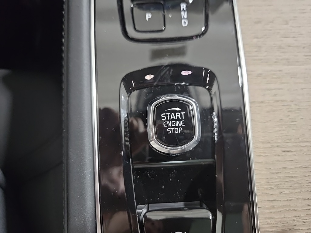 2026 Volvo XC90 T8 Plus photo 14