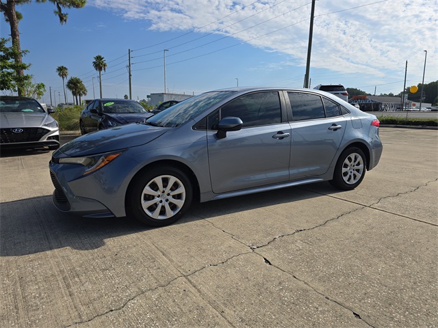 2020 Toyota Corolla LE photo 2