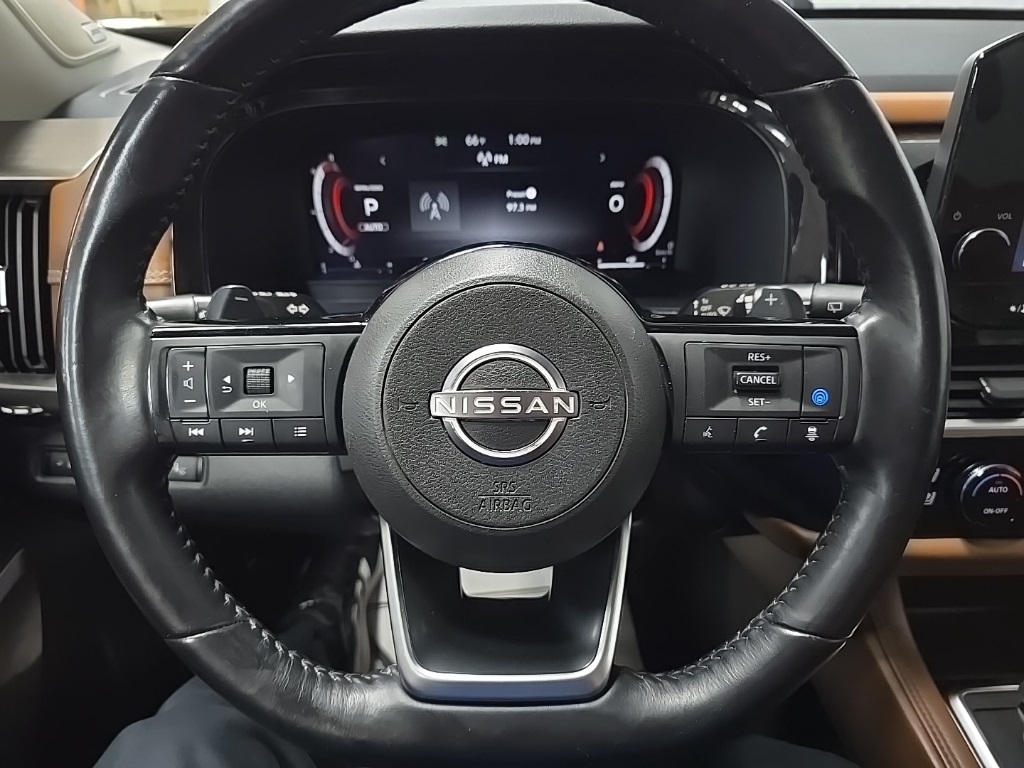 2023 Nissan Pathfinder Platinum photo 19