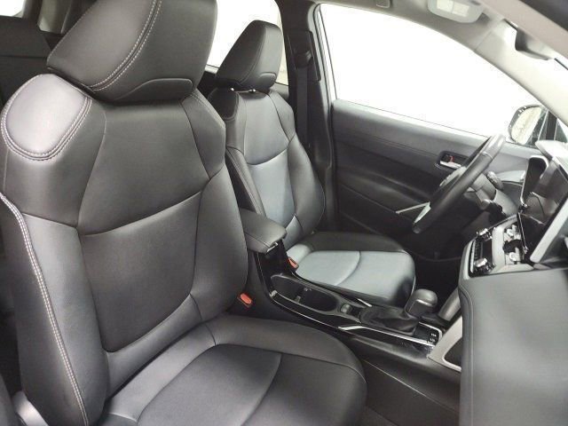 2023 Toyota Corolla Cross XLE photo 11