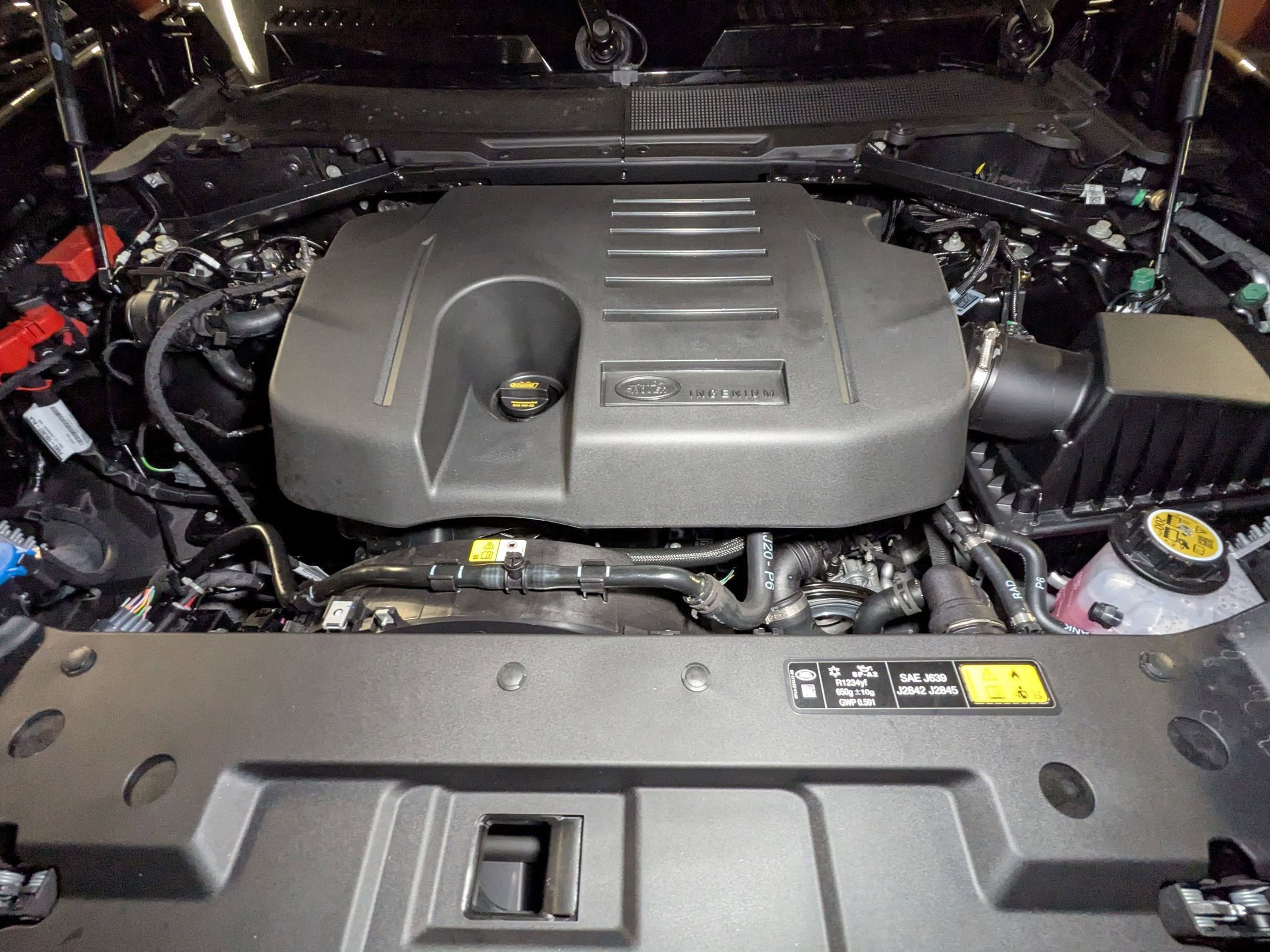 2025 Land Rover Defender 90 X-Dynamic SE photo 17