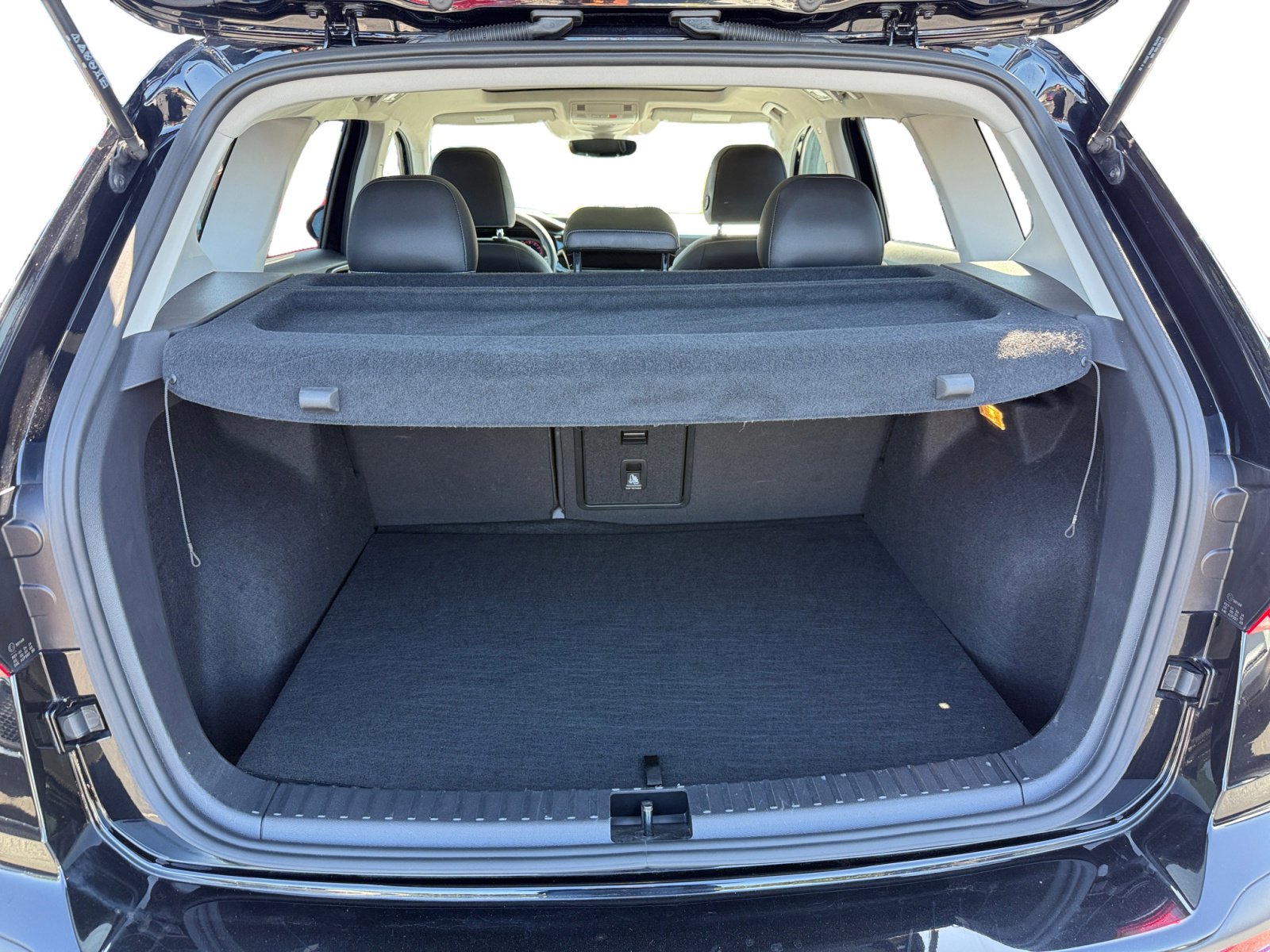 2022 Volkswagen Taos SEL photo 16