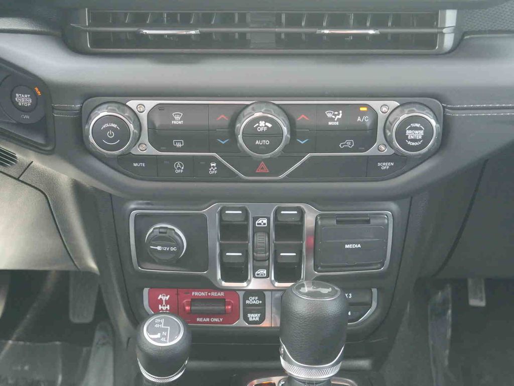 2025 Jeep Wrangler Rubicon photo 3