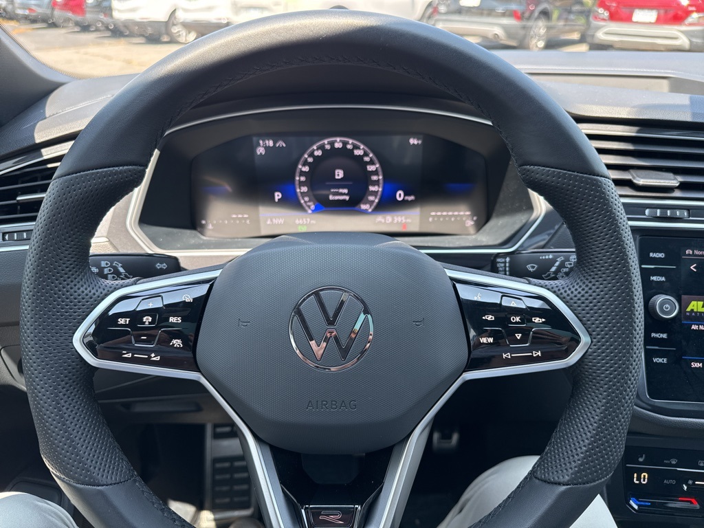 2024 Volkswagen Tiguan SE R-Line Black photo 12