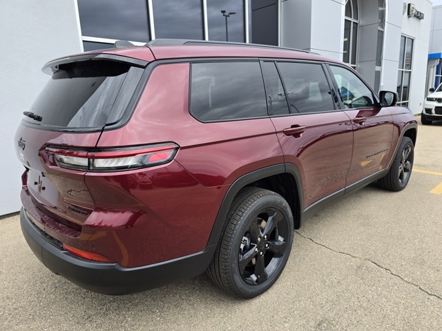 2025 Jeep Grand Cherokee Limited photo 4