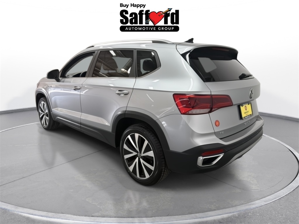 2024 Volkswagen Taos SE photo 3