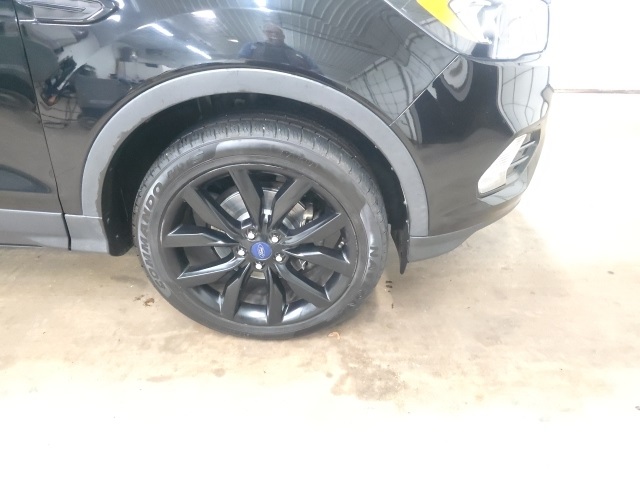Used 2018 Ford Escape SE with VIN 1FMCU0GDXJUC01940 for sale in Sellersburg, IN
