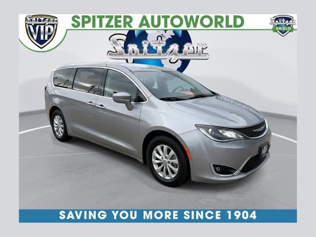 2018 Chrysler Pacifica Touring Plus's photo